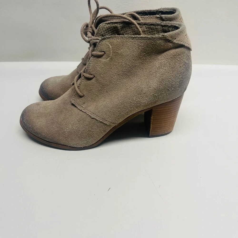 TOMS LUNATA BOOTIES LACE UP SIZE 9.5